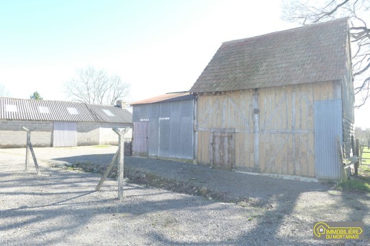 mortain bocage    fermette avec gîte et dépendances