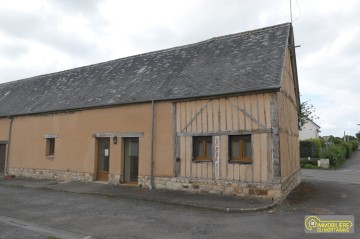 MAISON DE BOURG A RENOVER - Saint-Georges-de-Rouelley