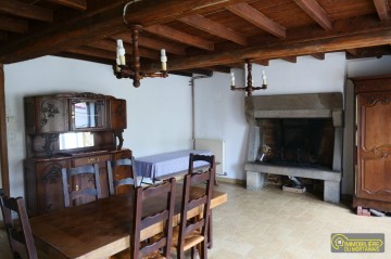 une maison habitable + une à renover avec grand terrainproposé par l Immobilière du Mortainais