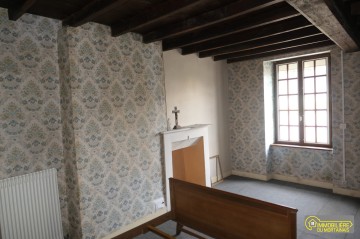 une maison habitable + une à renover avec grand terrainproposé par l Immobilière du Mortainais