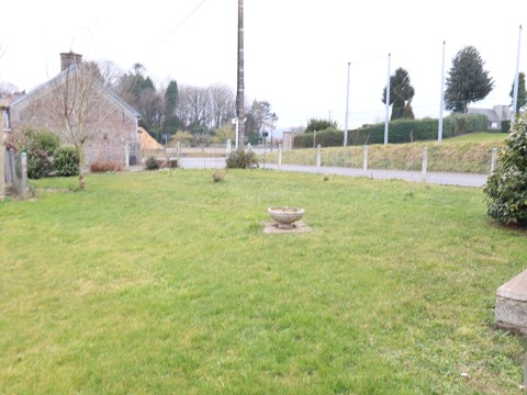 sourdeval - proche commerces