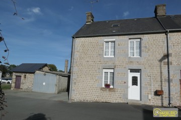 Maison de bourg mitoyenne d'un coté - MORTAIN-BOCAGE - Saint-Clément-Rancoudray