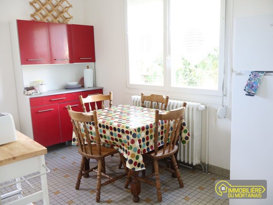 proche commerces et ecoles - mortain-bocage
